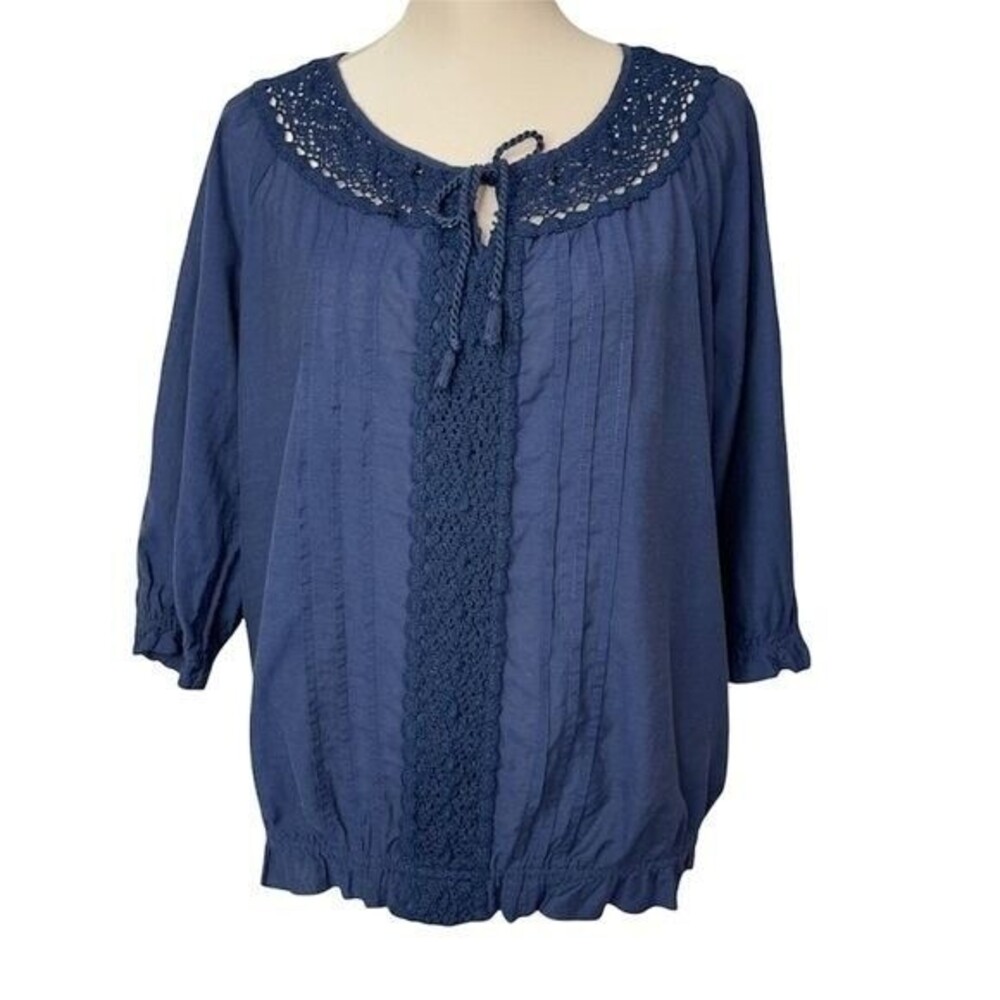 Women Blue top Medium Crochet 3/4 Sleeves Old Navy